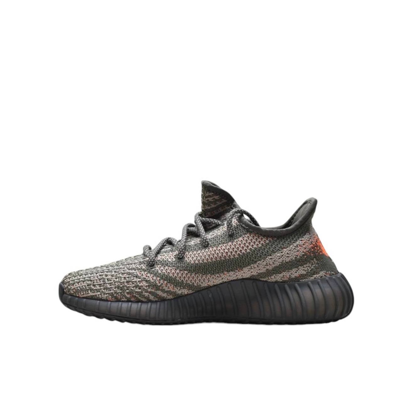 Маратонки Yeezy 350 V2 Carbon Beluga
